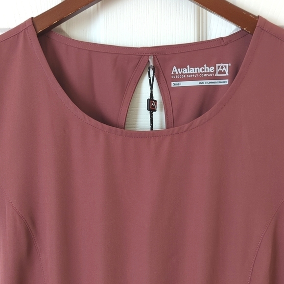 Avalanche Candace Short Sleeve Round Neck Keyhole Back Mini Dress Dark Pink S - Picture 3 of 13